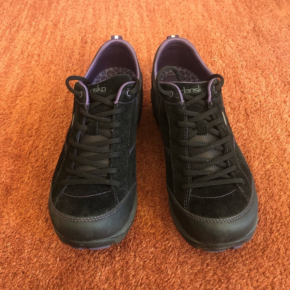 Dansko women’s walking shoe
